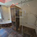 De Luxe A 100m Des Arenes *